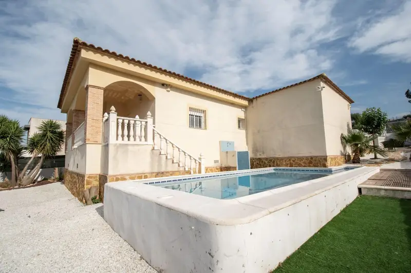 Chalet en Venta Montroy Valencia con Piscina Vistas Montaña