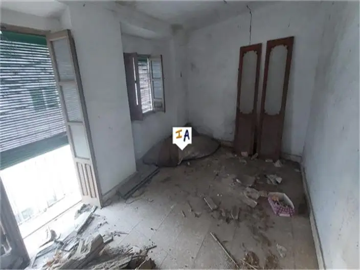Casa adosada 130m2 en Castillo de Locubin Jaen necesita reforma