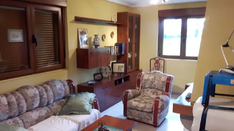Venta Casa con Terraza y Finca en Sariego