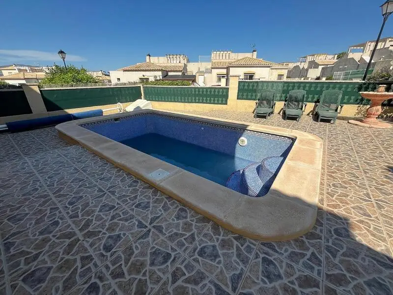 Villa en Venta 3 Dormitorios con Apartamento Independiente