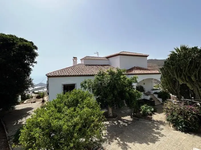 5 Bed Villa / Detached for sale