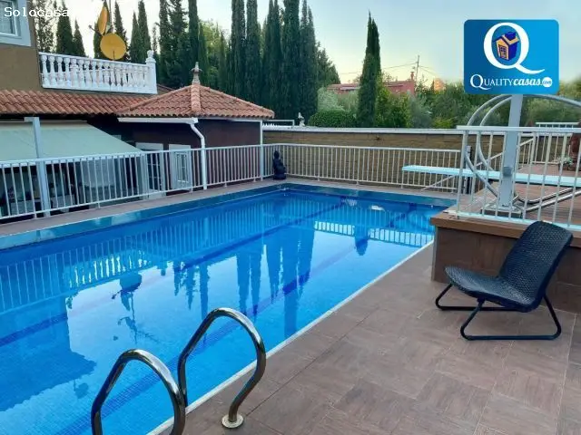 Chalet Independiente en Elda con Piscina y Jardin