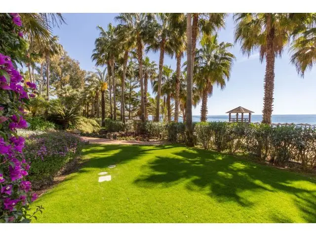 Apartamento en Venta en Marbella Milla de Oro Las Cañas Beach