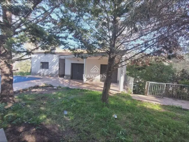 Chalet con Piscina en Venta en Canyelles
