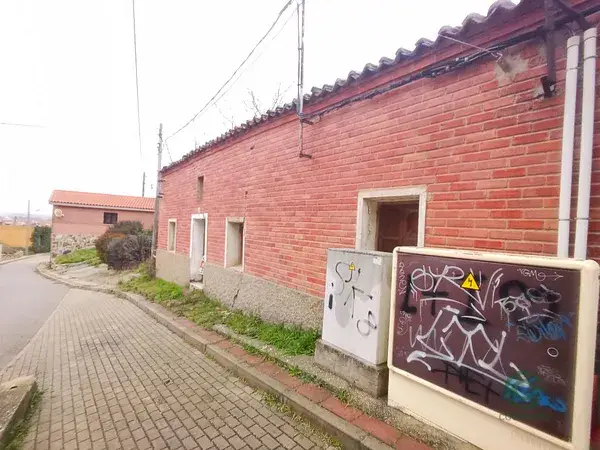 Casa y Terreno en Cabez	ón de Pisuerga para Construir