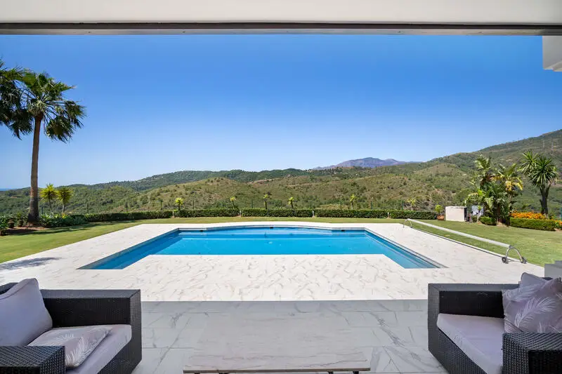 Villa de Lujo en Monte Mayor con Vistas Panorámicas