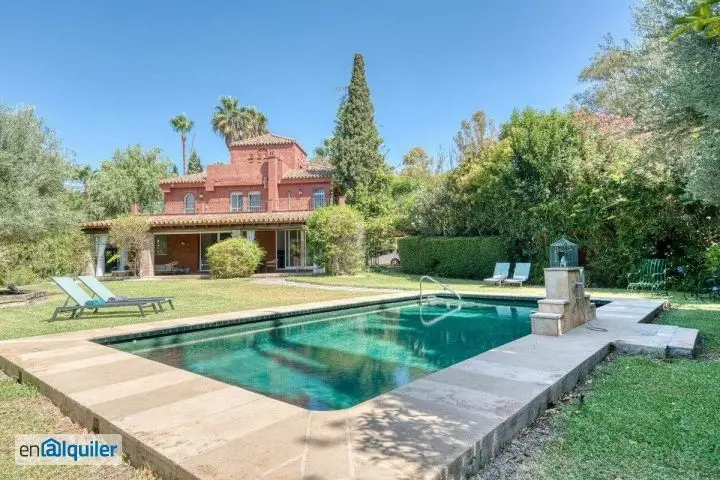 Villa de Lujo en Nueva Andalucía Seis Dormitorios Piscina Privada