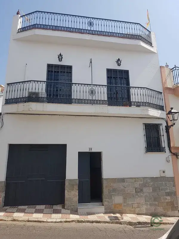 Casa Grande en Sevilla 340m2 6 habitaciones 3 baños Garaje Terraza