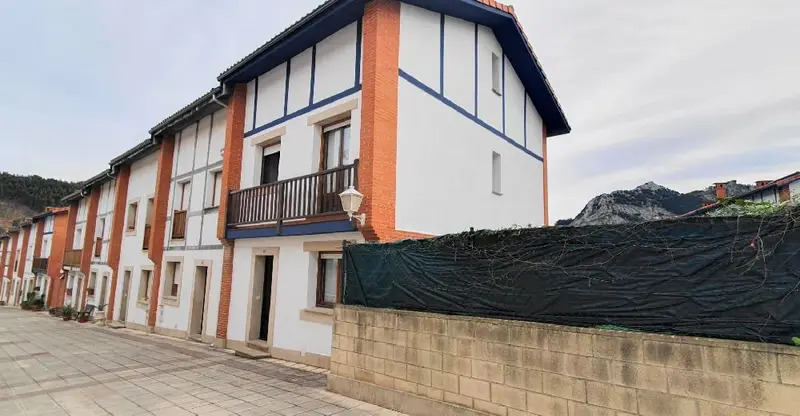 Venta Adosado de 4 habitaciones en Santullán, Castro Urdiales - Ref: 13050