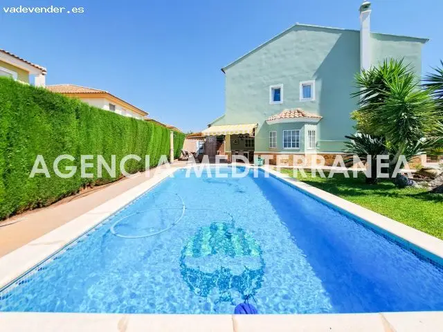 Casa en La Pobla de Vallbona con Piscina y Garaje