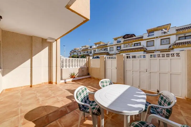 Adosado en Aguas Nuevas Torrevieja con Piscina