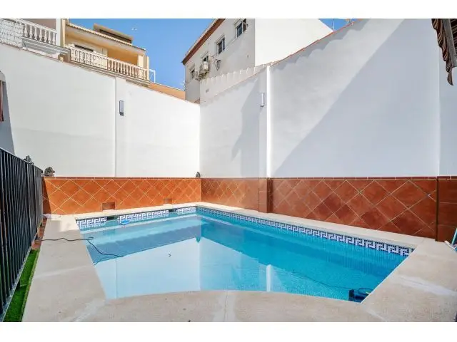 Casa en Venta en Cártama: 5 Dormitorios, Piscina y Barbacoa