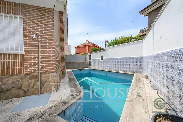Chalet Independiente Parla 375m2 4 Dormitorios Piscina Jardin