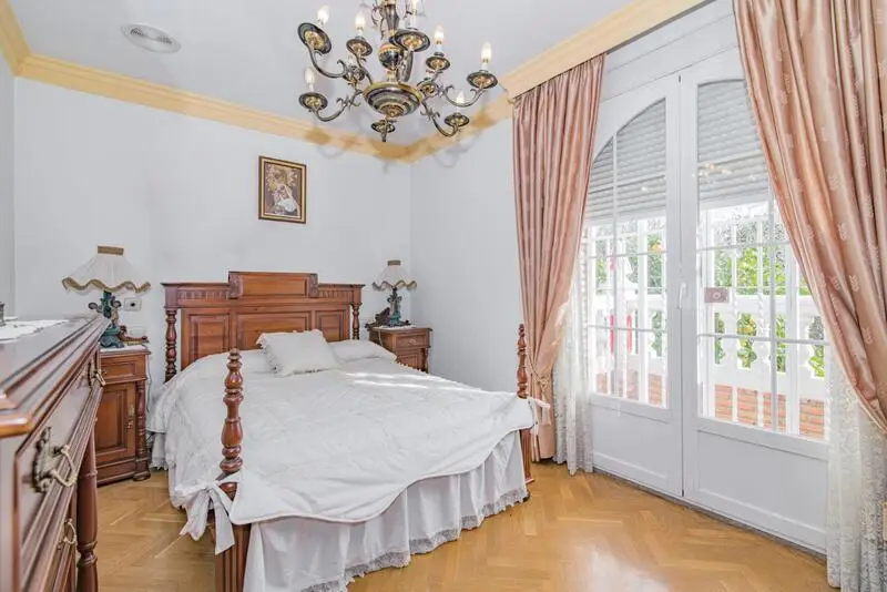 Chalet Independiente en Ogijares con Piscina y Apartamento
