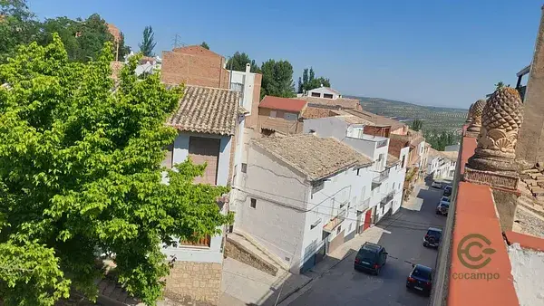 Casa en Jaen con Garaje y Local Comercial