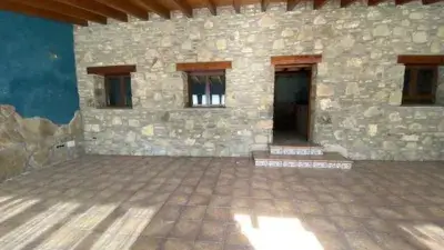 Finca Rústica en Pirineo: Casona y Vivienda Unifamiliar