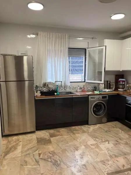 Chalet en Venta en Chiva con Piscina y Jacuzzi