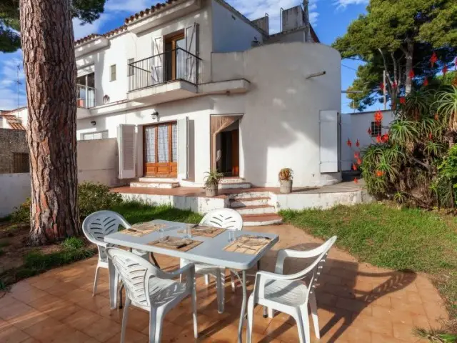 Casa Villa 3 Dormitorios L Escala Espaa