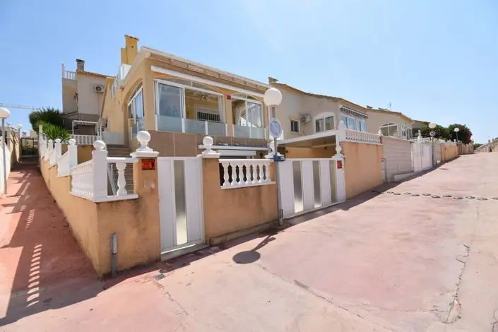 Villa en Venta Los Altos 2 Dormitorios Piscina Cerca