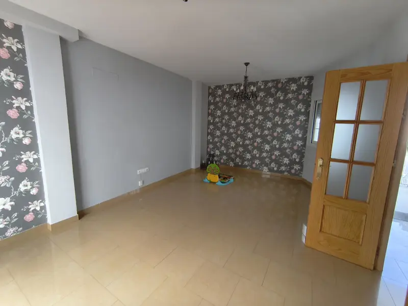 Casa Pareada 4 habitaciones 2 baños Garaje Terrazas Patio