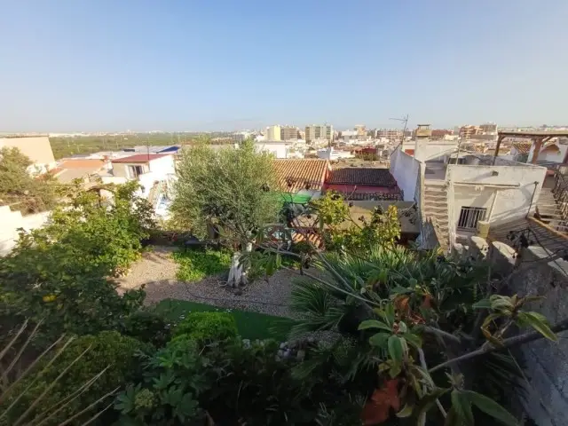 Casa con Piscina y Jardin en Oliva 4 Dormitorios