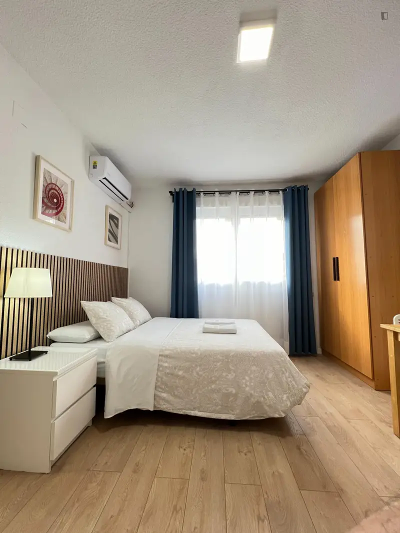 Estudio Moderno en Madrid con Wifi y Cocina Equipada