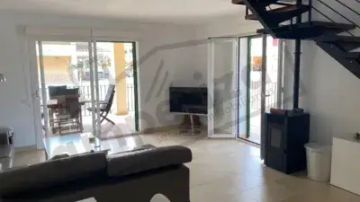 Apartamento en Alquiler S Estanyol 3 Dormitorios Piscina