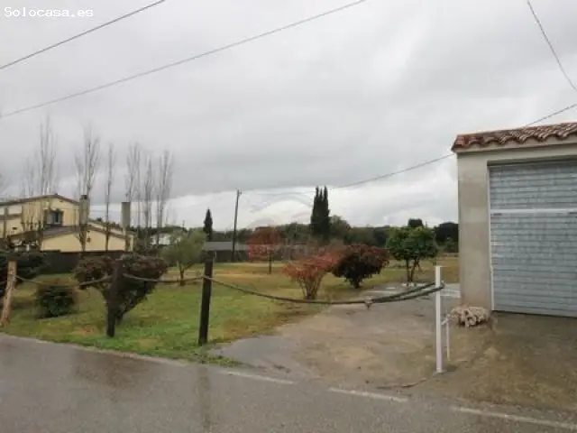 Casa en Venta en Llambilles: 3 Dormitorios, Garaje y Finca de 2500m2