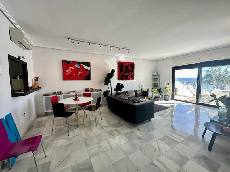 Ático en Puerto Banús con Vistas al Mar 1 Dormitorio 2 Baños