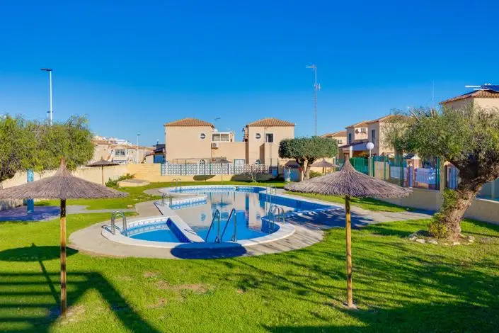 Adosado 2 Dormitorios Torrevieja Solarium Piscina Comunitaria