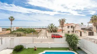 Casa en venta en Moncofa cerca del mar con piscina y jardin