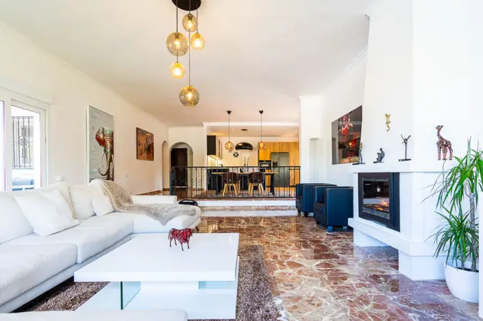 Villa de Lujo con Energia Solar Cerca de la Playa