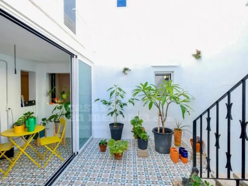 Chalet en Ciutadella Menorca Reformado con Patio Privado