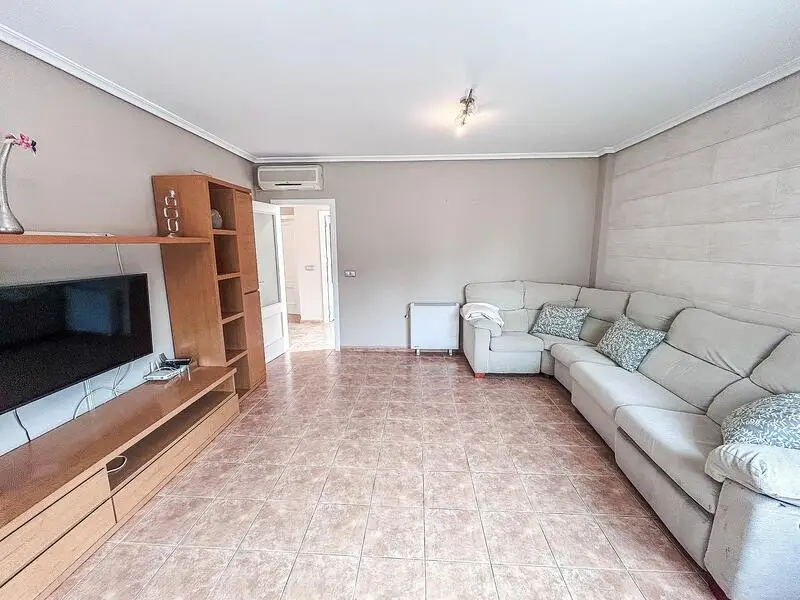 Casa de Pueblo en Pinoso 5 Dormitorios 2 Baños Amplia y Renovada