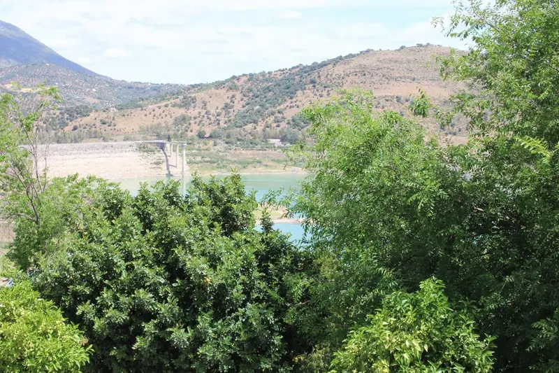 Casa en Zahara de la Sierra: Tres casas con vistas al lago