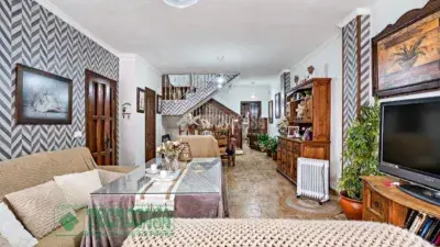 Casa Adosada en Venta en Álora 3 Plantas Local Comercial