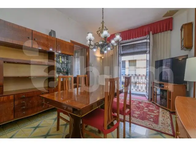 Piso con 5 Balcones en Finca Señorial de 1900 Barcelona