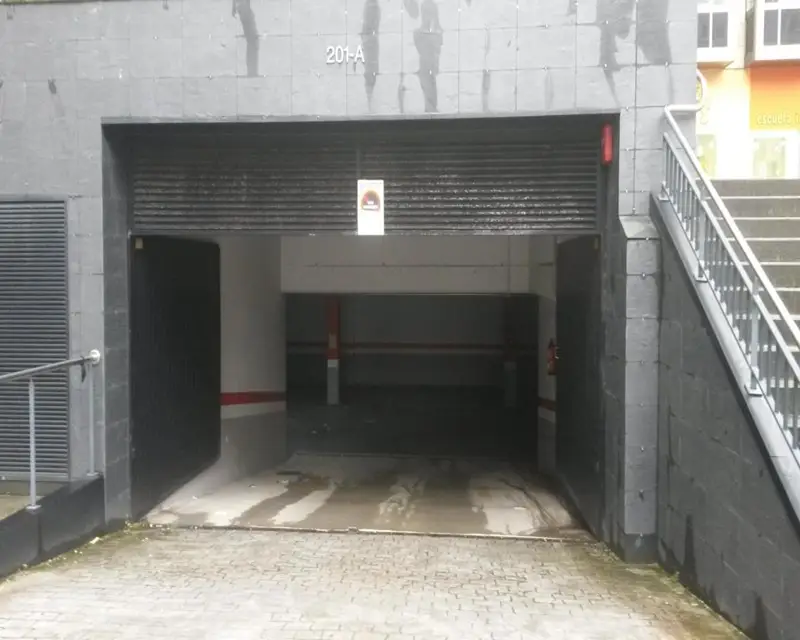 Garaje en Venta en A Coruña Calle Outeiro 12m2