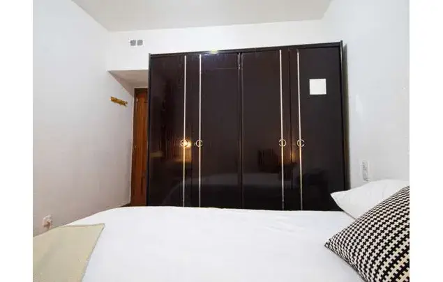 Habitaciones en Alquiler en Barcelona Piso Compartido con Ascensor y Balcón