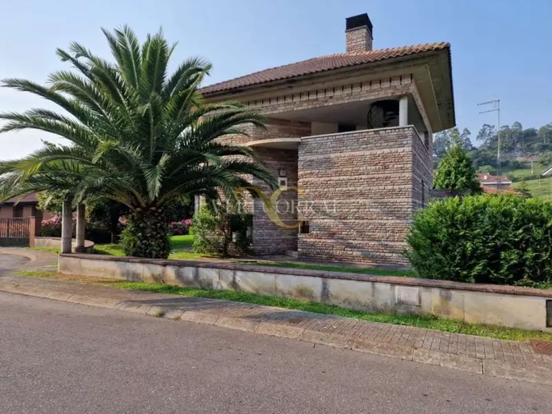 Chalet en Venta en Ribadesella Asturias 8 Dormitorios Jardin 250m2