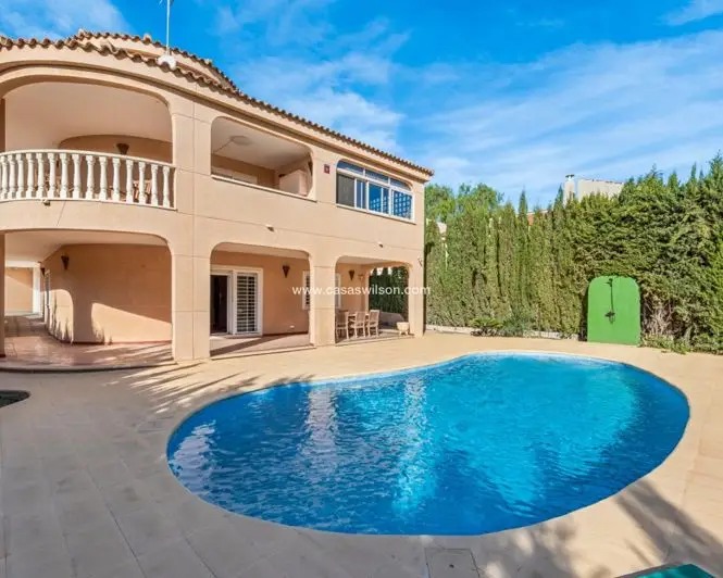 Villa en venta 4 dormitorios Los Balcones Torrevieja