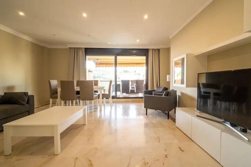 Apartamento de Lujo en Benahavís con Spa y Piscina