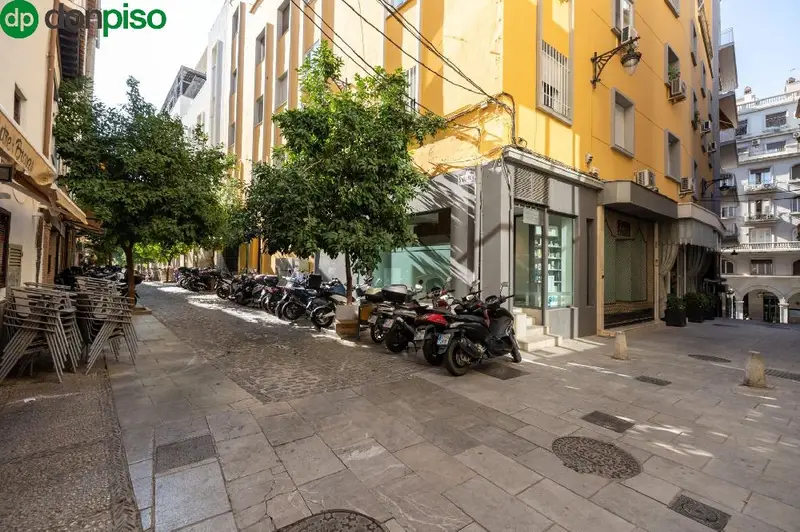 Venta Local Comercial 210m2 Centro Granada Salida Humo