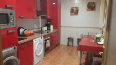 Piso en venta en Calle Semicentro, Número 75