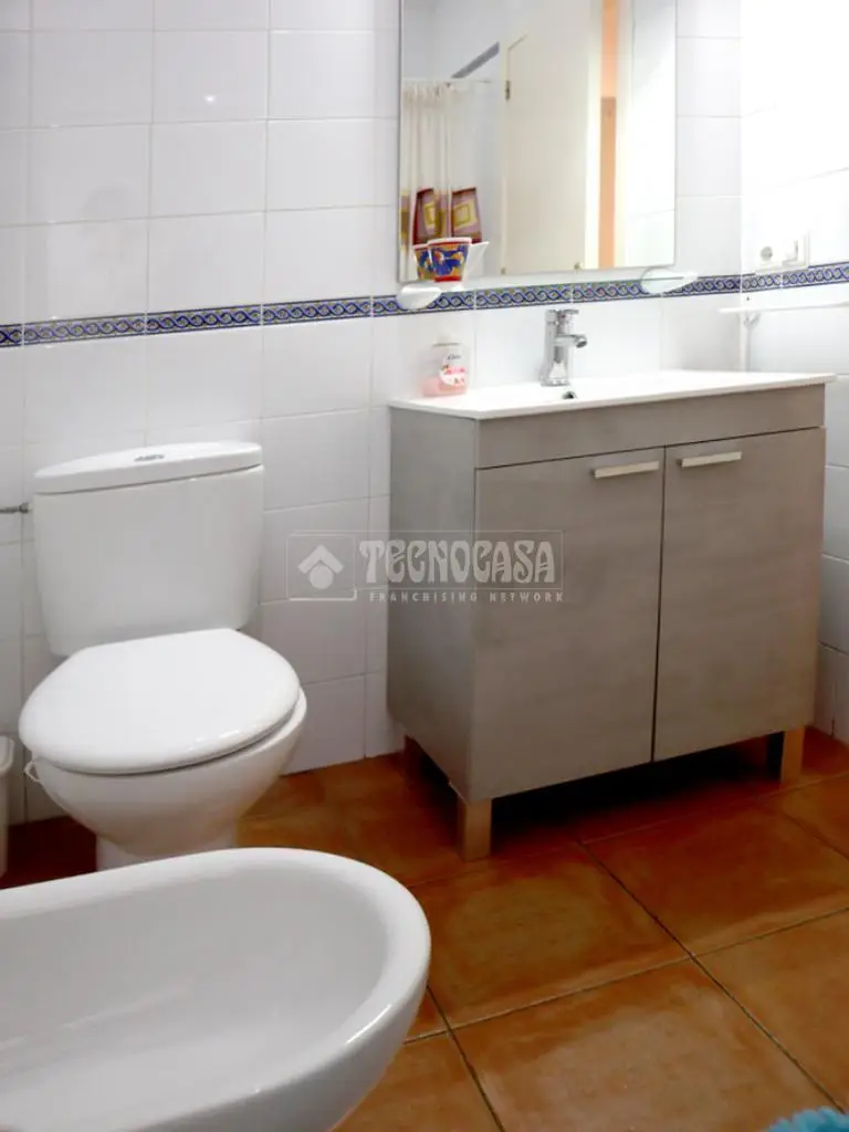 Piso en Garrucha a 1 Minuto de la Playa con Piscina y Garaje
