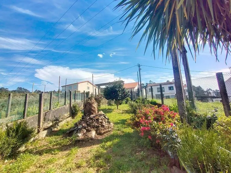 Chalet en Venta Santiago de Compostela: Vistas Increibles y Amplio Espacio