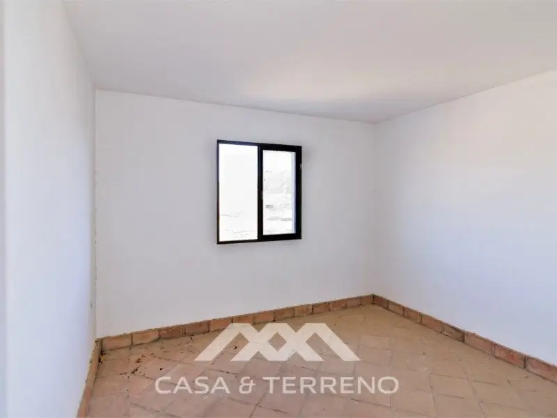Venta Villa con Garaje en Viñuela - 12 Dormitorios y Restaurante