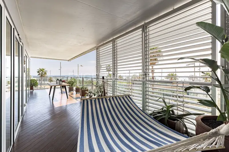 Apartamento en Diagonal Mar Barcelona con Vistas al Mar y Terraza