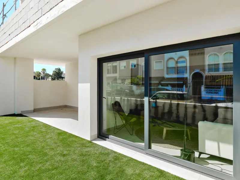 Bungalow en Torrevieja con Piscina Cerca del Mar