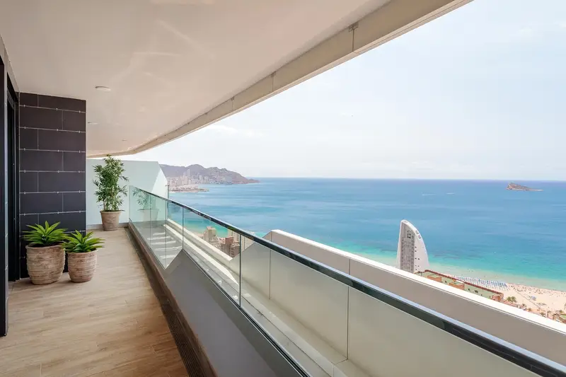 Venta de piso con piscina en Benidorm - Apartamentos de lujo cerca de la playa